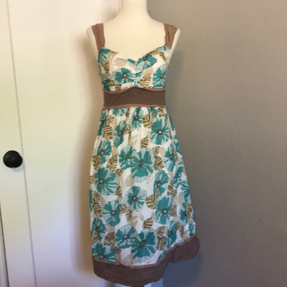 Fun and flirty Sz small floral dress